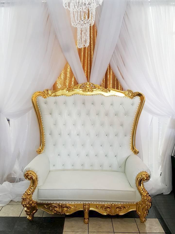 White and gold online lounge chair